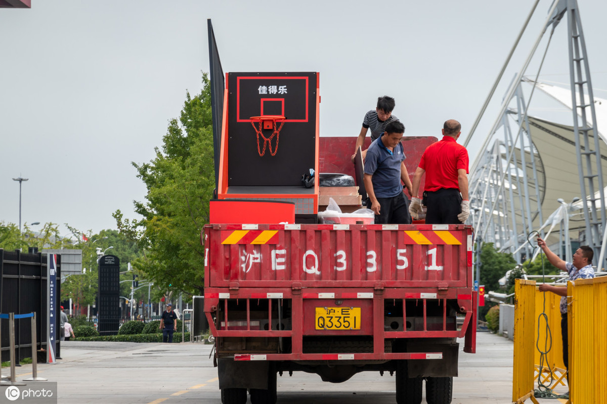 nba上海为什么(NBA上海站活动取消，赞助商场外展台基本拆光，莫雷却还没有道歉)