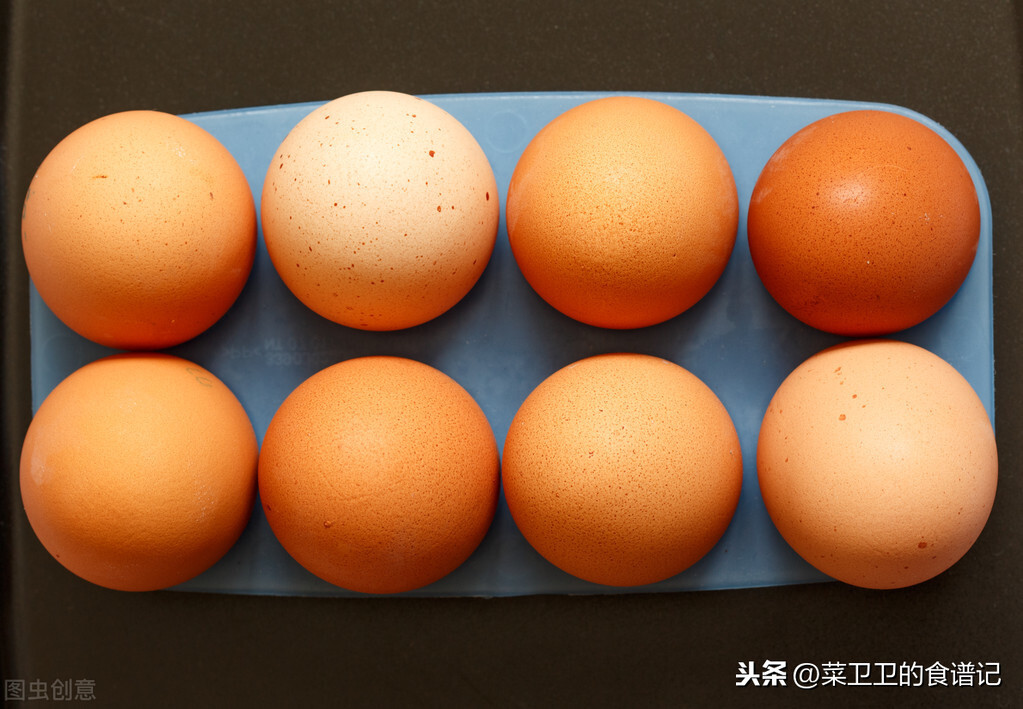 购买鸡蛋时，鸡蛋有大有小有红有白，我们该买哪一种？一一告诉你