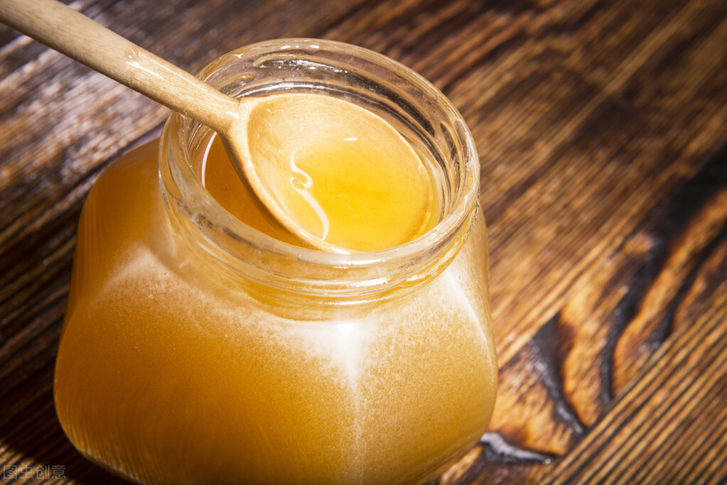 图片[1]-蜂蜜在冬天凝固成猪油正常吗？假蜂蜜该如何鉴别？今天一次讲清楚-起舞食谱网