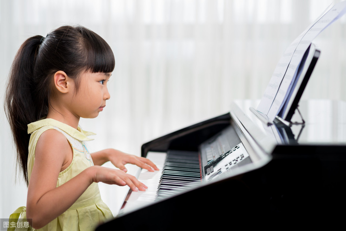 20年钢琴弹奏大师零基础入门教程：80集视频+五线谱，限时免费送