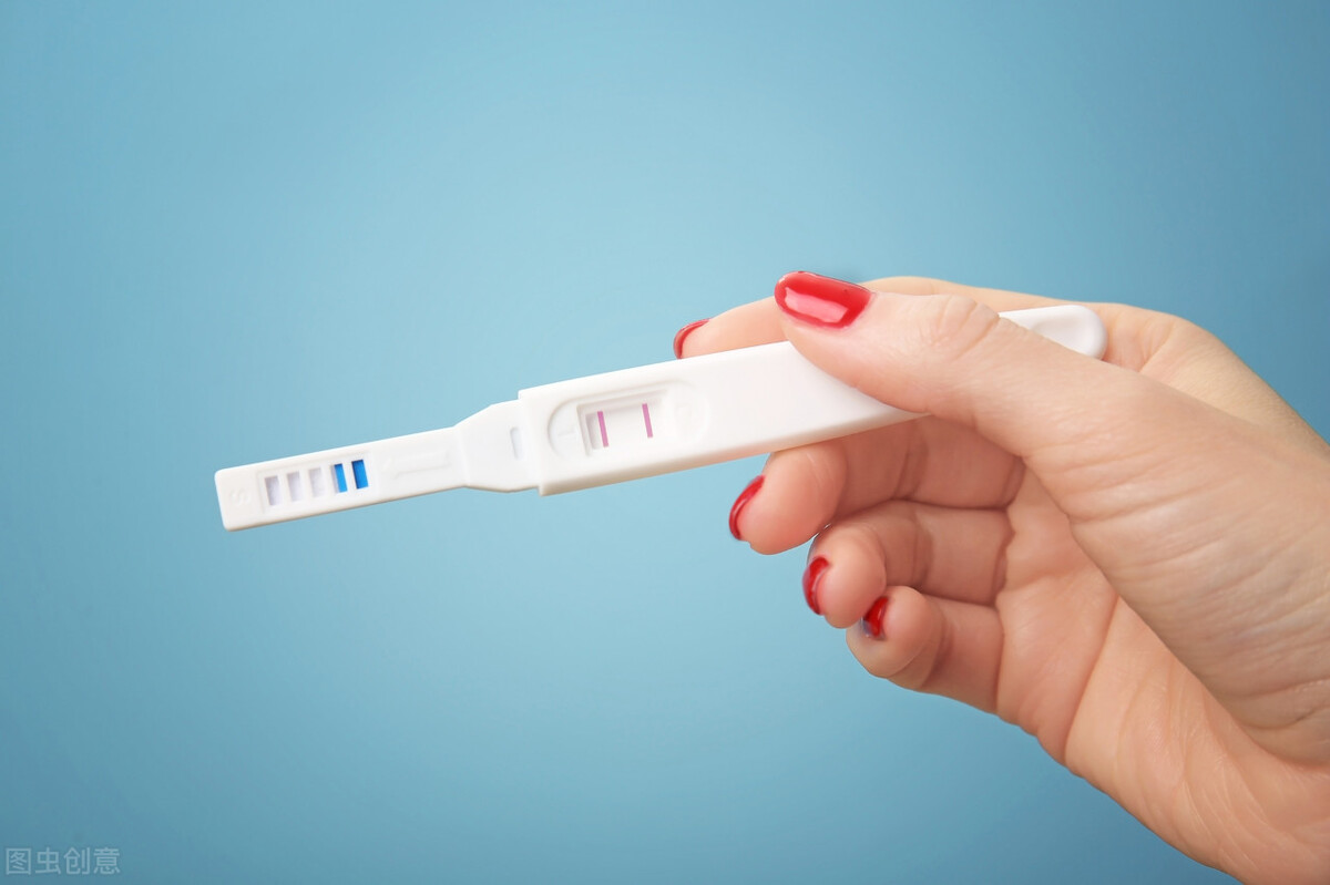 验孕试纸上，清楚显示两条杠为什么去医院检查，却告知没有怀孕？