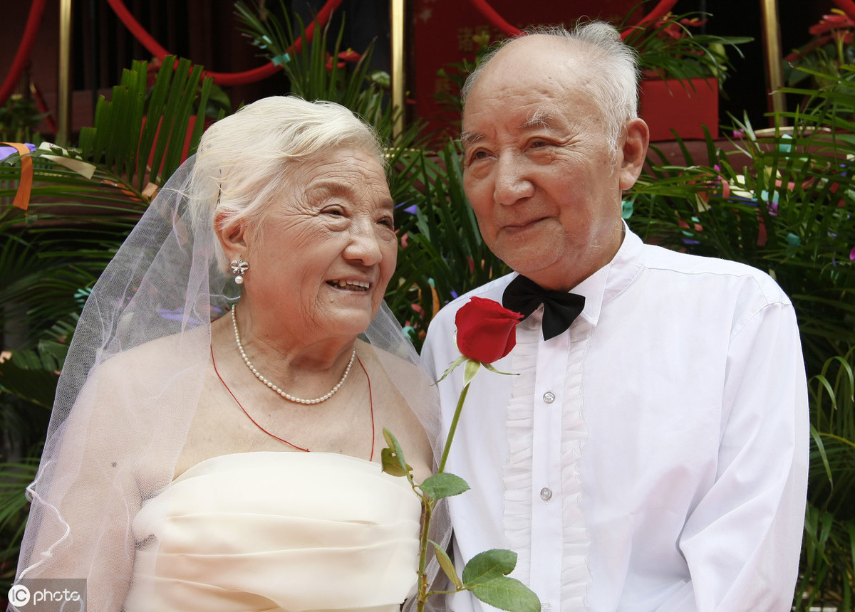 结婚60年是什么婚（结婚周年名称表）