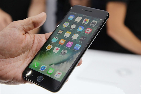 市场价5388元起：苹果iPhone 7/7 Plus宣布开售 亮黑遭疯抢