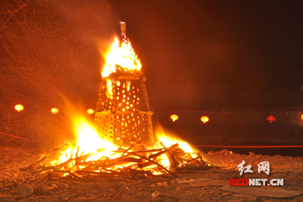 中国·大福中秋“烧宝塔”民俗文化节在安化举行