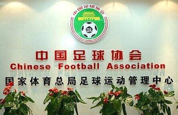 任航转会风波平息，“四赢”交易背后是伪职业的中国足球