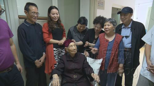 挑战手术“雷区” 109岁高龄老人重新站起来了