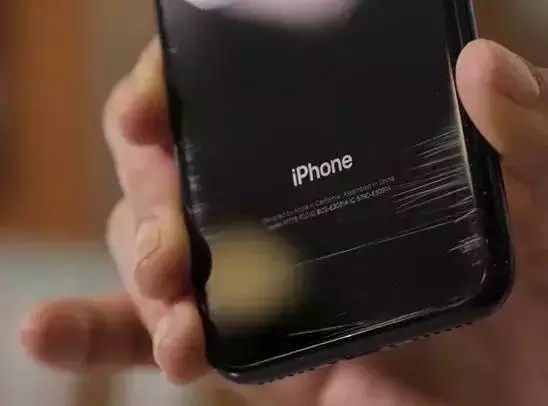 一張圖對你說iPhone7亮黑版和磨砂黑的不一樣！