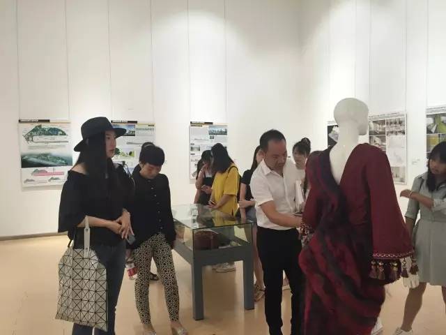 开幕现场丨新象——江汉大学艺术硕士师生作品展在汤湖美术馆开幕
