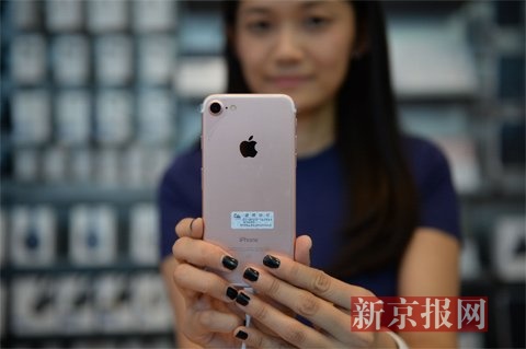 iPhone7今天开售 亮黑供不应求