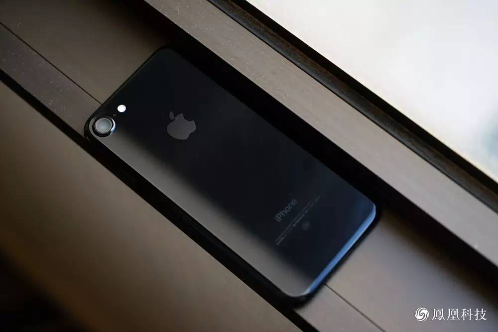 可以，这很锤子！国行 iPhone 7 亮黑色开箱