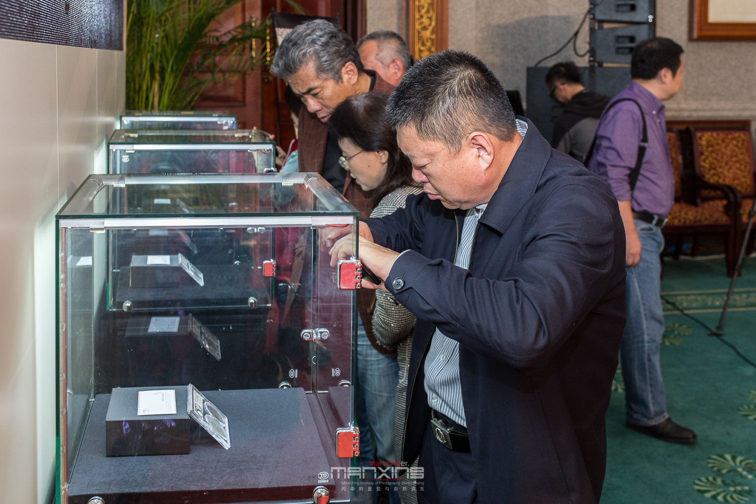 “纪念孙中山诞辰150周年百年银元珍藏套装”在京首发
