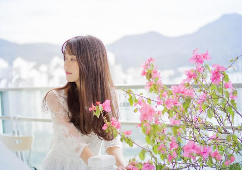 Novel: White lotus wants to pull backer to oneself, granddaughter kisses only in grandma eye