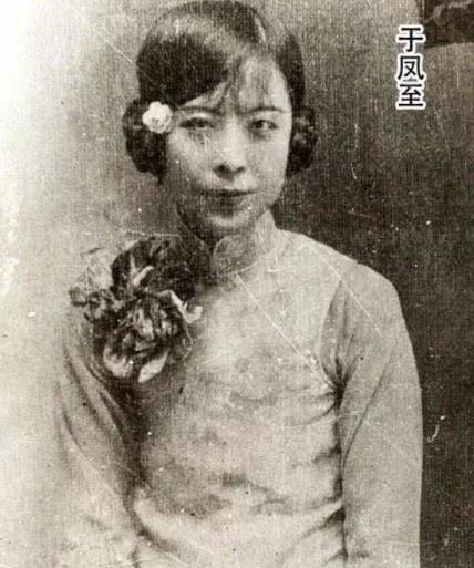 94年张学良唯一健在的儿子回国，飞机上要人照顾，64岁不会讲汉语