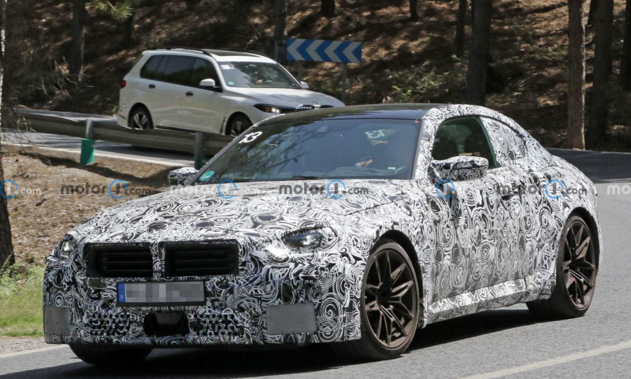 曲面大屏瞩目!全新宝马X1内饰曝光,宝马X8伪装照流出