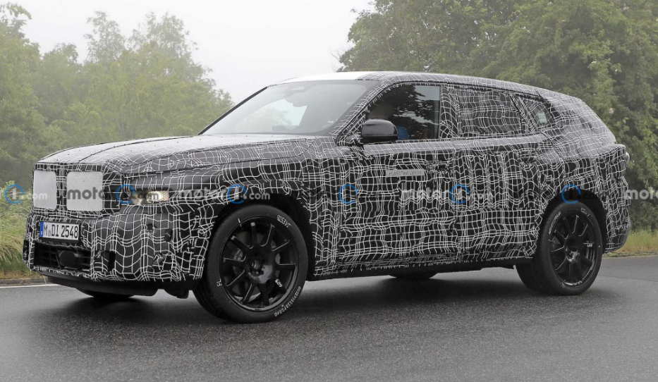 曲面大屏瞩目!全新宝马X1内饰曝光,宝马X8伪装照流出