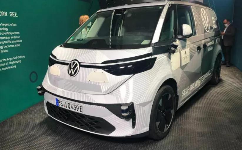 全新思域的细节图发布；全新宝马2系Coupe下线