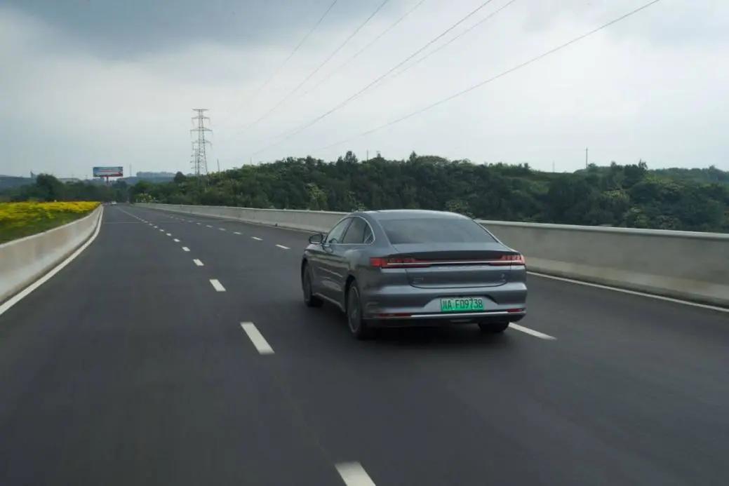 颜值高、动力强、开着爽，关键还不贵！汉DM：这很难吗？