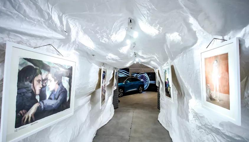 把车丢进冰窟、与杜卡迪比加速，北京汽车挺会玩