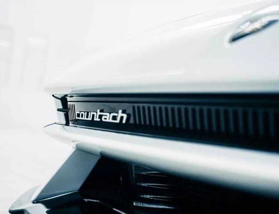 丰田皇冠陆放即将下线，蔚来李斌称赞宝骏KiWi