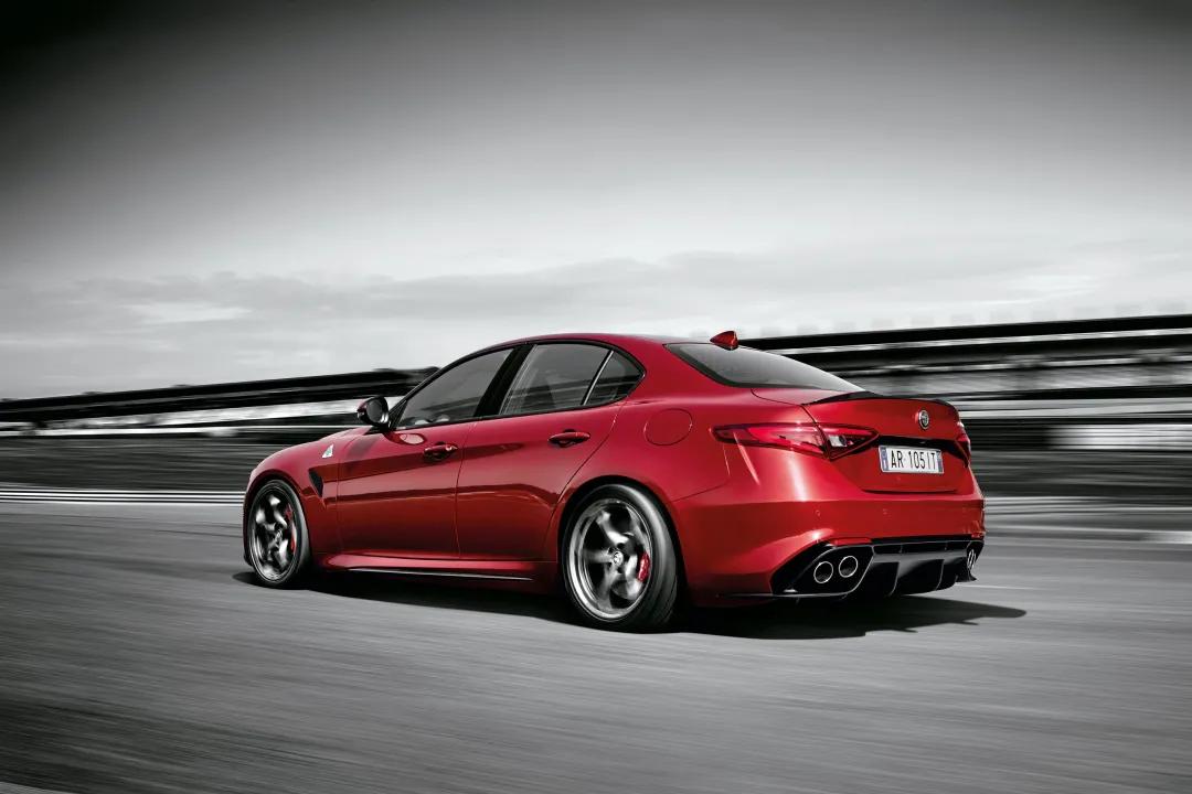 这几款车外观好看、操控出色，价格便宜适合大学生