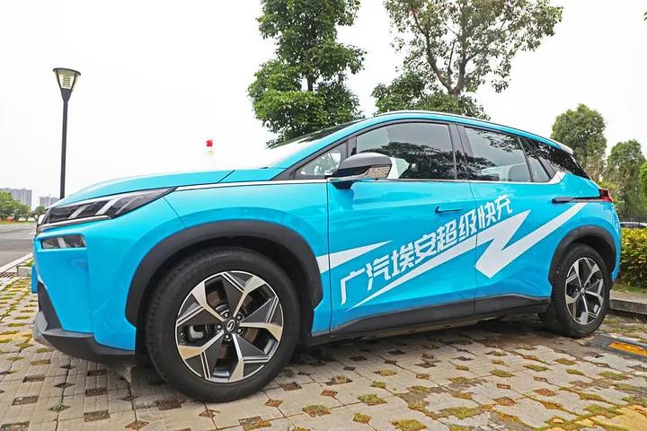 特斯拉超充都不如它，广汽埃安6C超充充电5分钟多跑200km