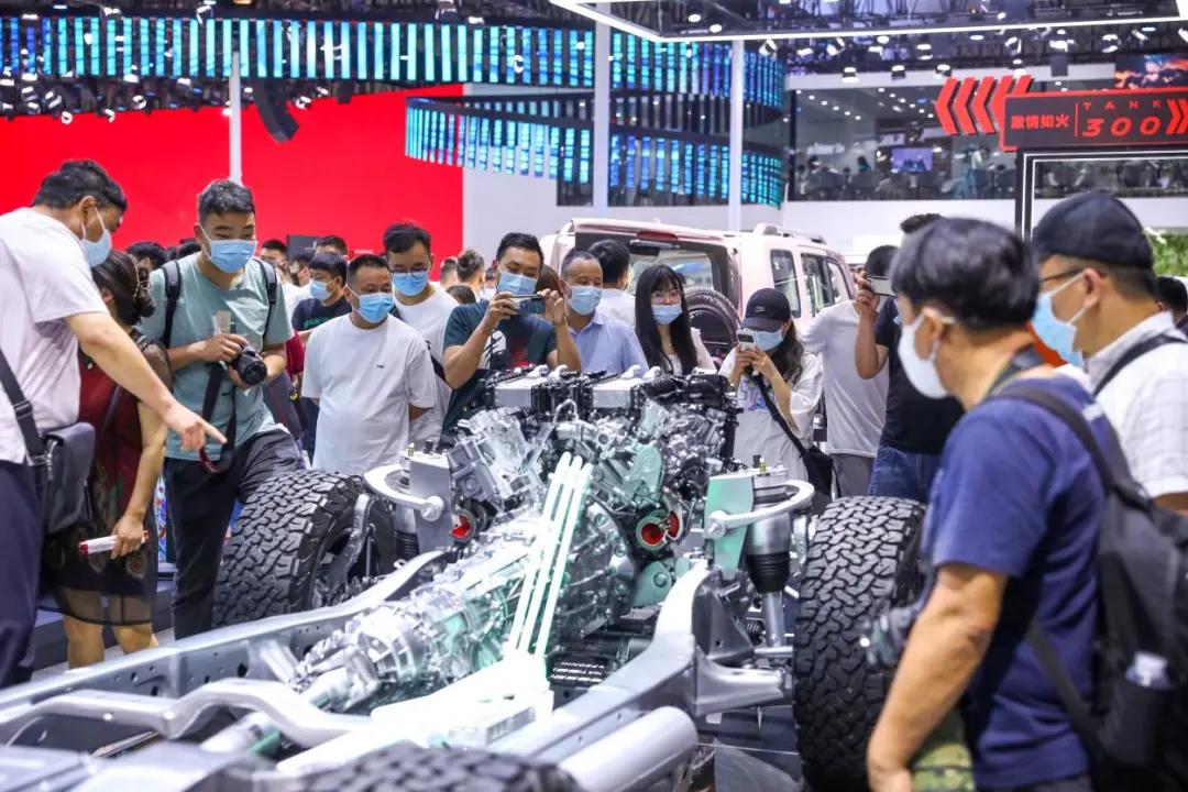 创造潮玩越野SUV新趋势!坦克品牌为什么变得更火了？