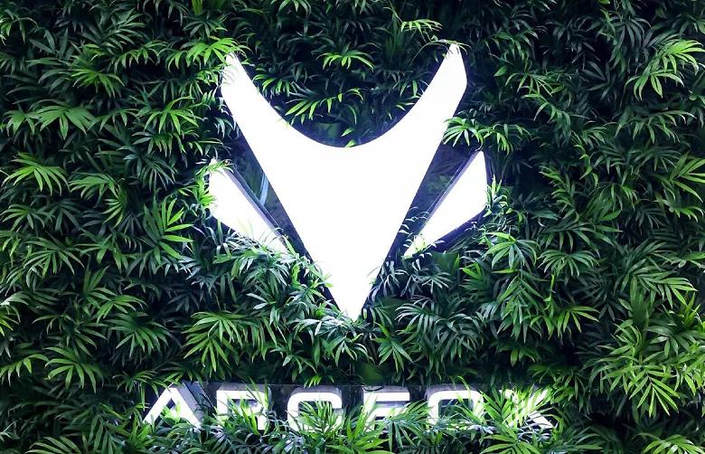 极狐正在织的两张网，一张能源网，一张服务网