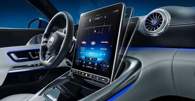 大燈眼神露兇光，軟頂敞篷很拉風，全新奔馳SL級無偽照片曝光