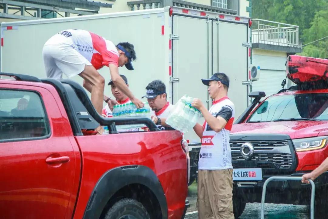 买SUV去自驾游，不如买更全能的它