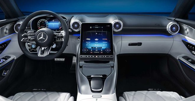 大燈眼神露兇光，軟頂敞篷很拉風，全新奔馳SL級無偽照片曝光