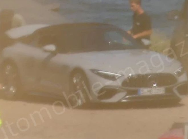 大燈眼神露兇光，軟頂敞篷很拉風，全新奔馳SL級無偽照片曝光