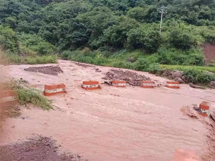 直击楚雄州交通运输系统道路抢险驰援双柏抗震救灾现场