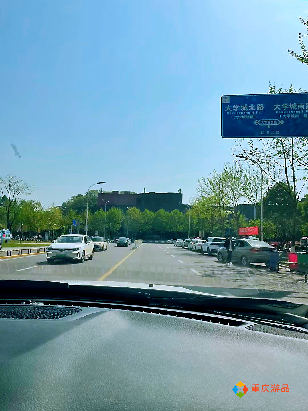 重庆小两口环游中国：抵达四川石棉，烧烤美味，金毛犬成功入住