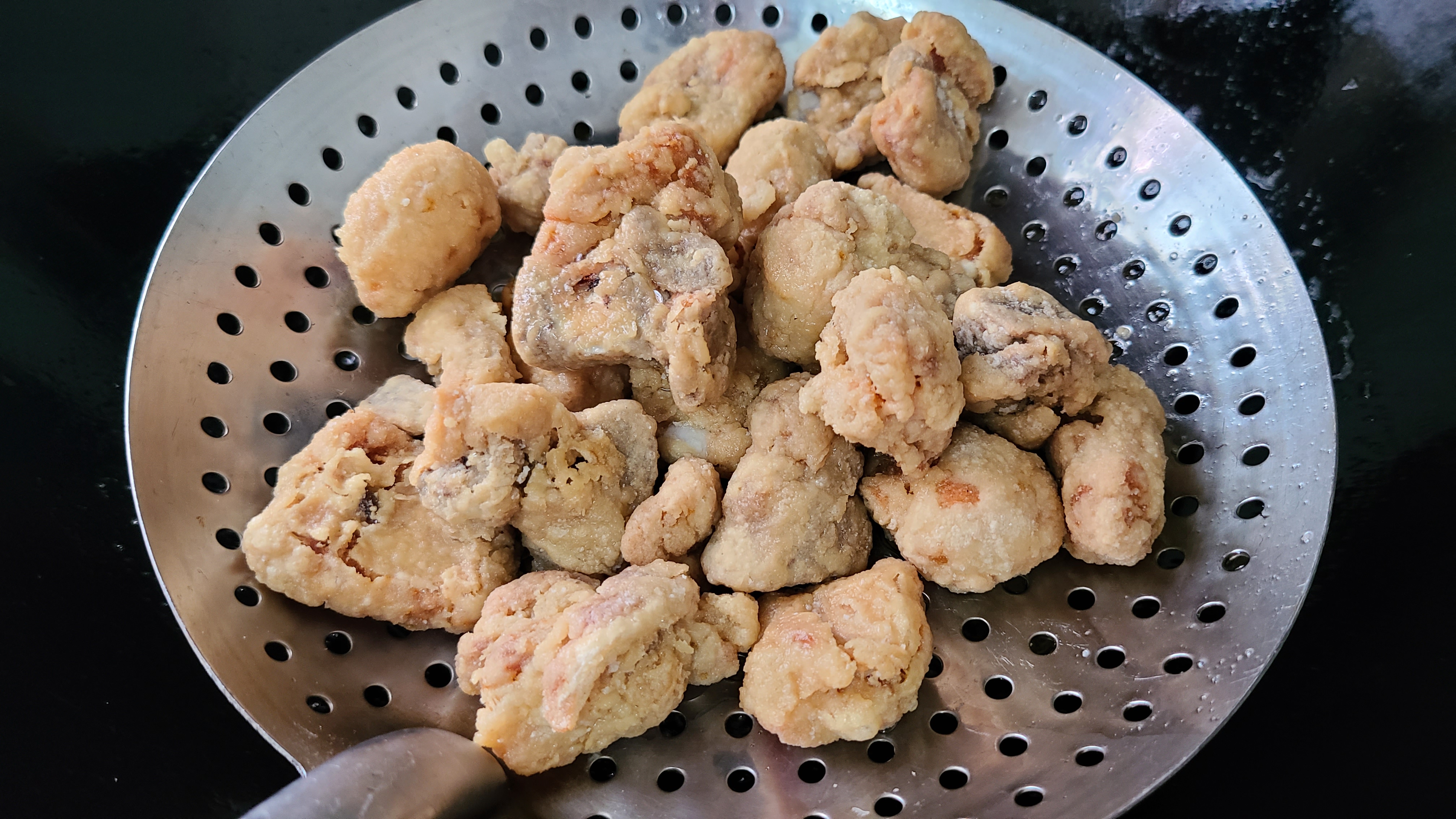 酸甜排骨的做法，學會了這道家常菜，家里人都喜歡吃，太香了