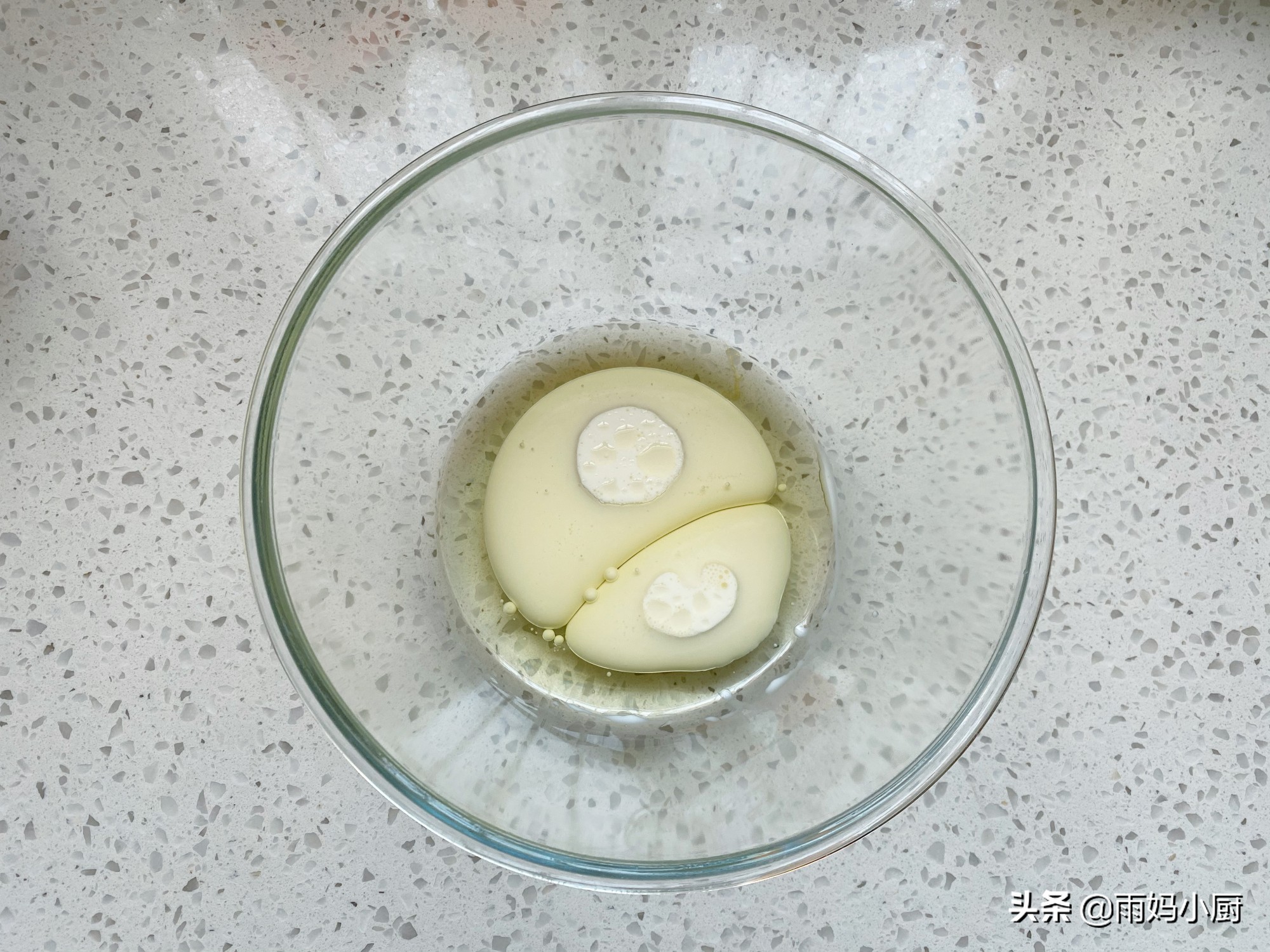 過年，想吃蛋糕自己做，1次成功不回縮不開裂，鬆軟美味又健康