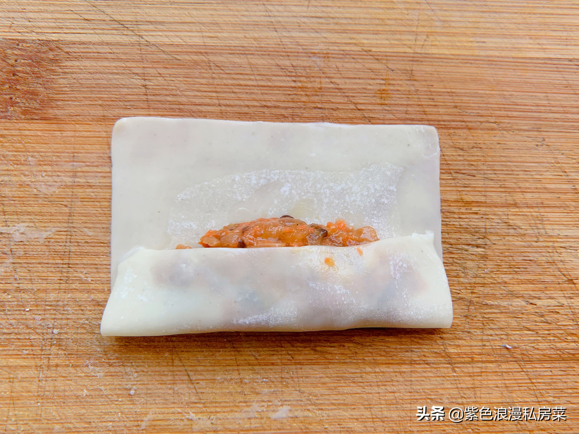 餛飩皮新吃法，搭配雞肉和蔬菜，低脂美味特解饞，減肥也能大口吃