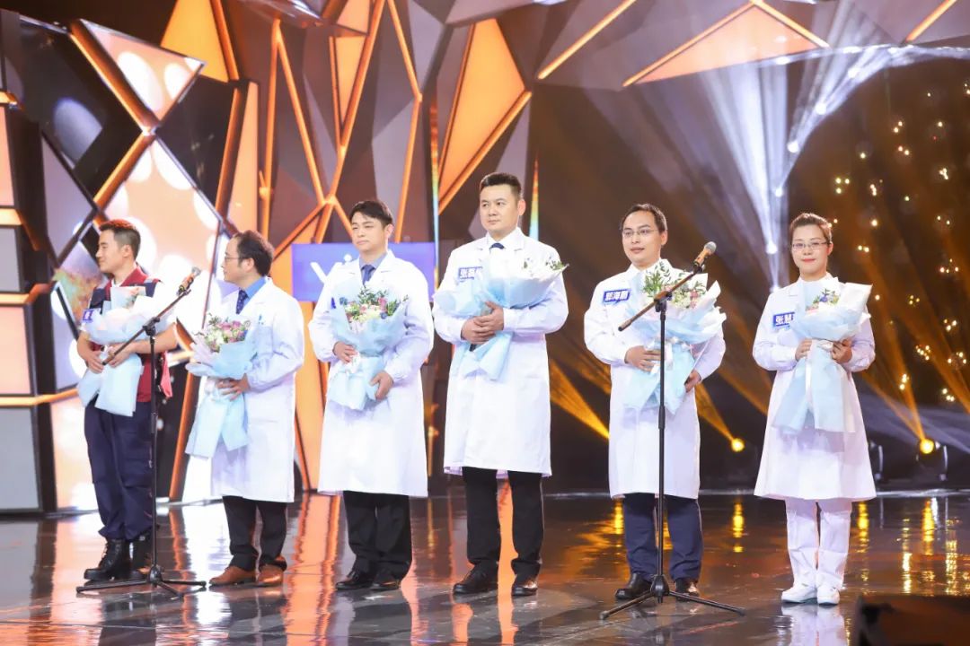 《快乐大本营》“护士节特别节目”致敬医护天使 获人民日报点赞