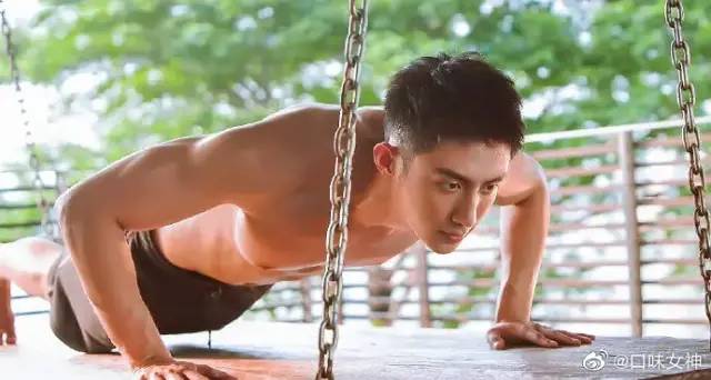 人间尤物张雨绮，怎么把10w的迪奥穿成3块8包邮的