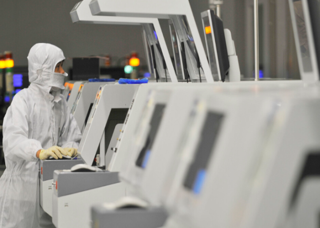 卡中国脖子美国却慌了！参议院出法案美媒警告：中国将成最大赢家