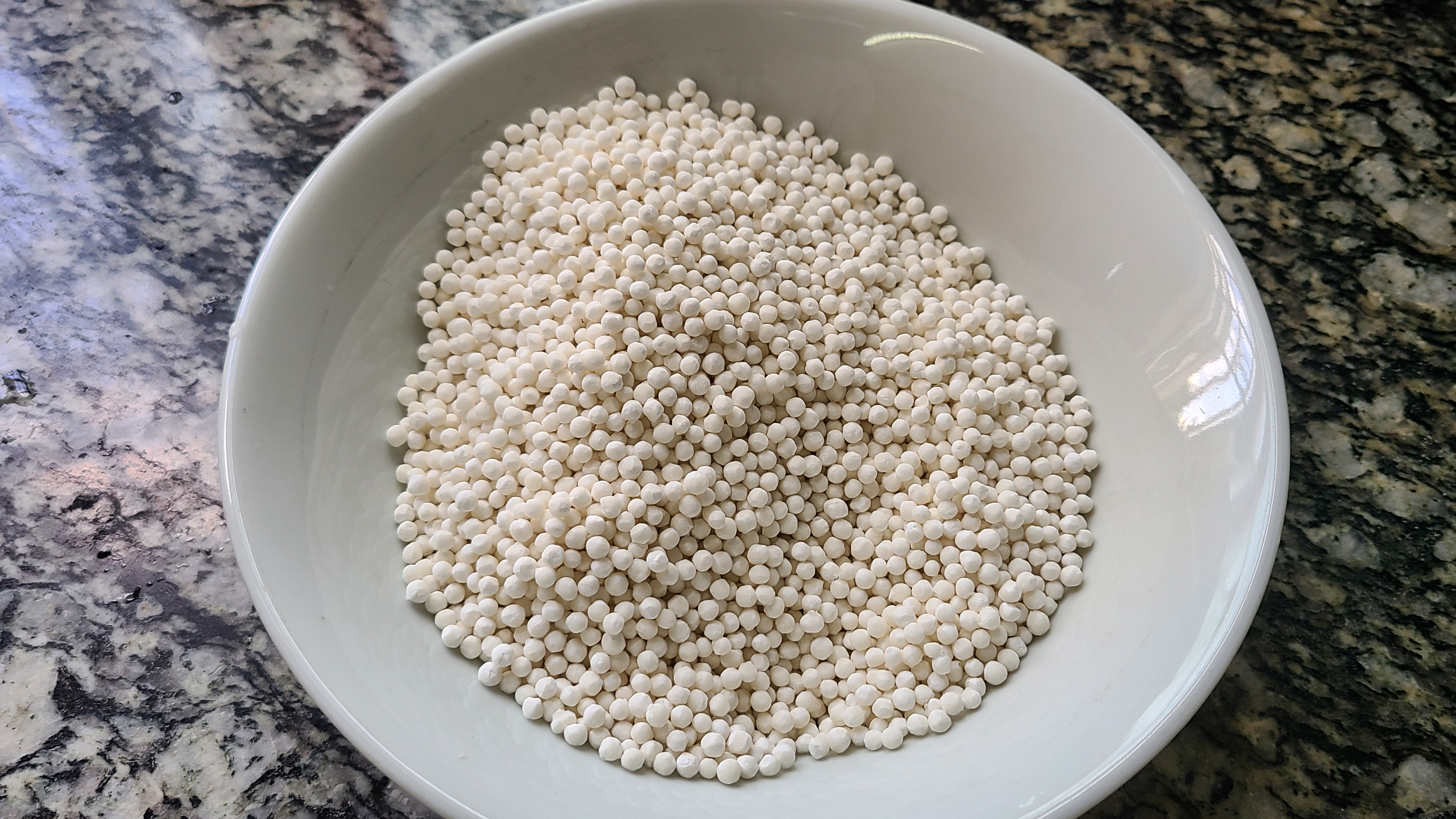 水果西米露，是廣東人夏天經常吃的一道美食，冰涼好喝味道好