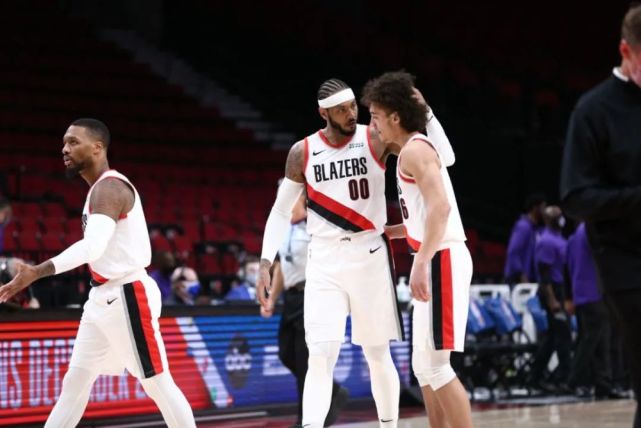 髒辮瓜回來了！新賽季準備沖超六？首次以替補上陣，安東尼作出回應！-黑特籃球-NBA新聞影音圖片分享社區