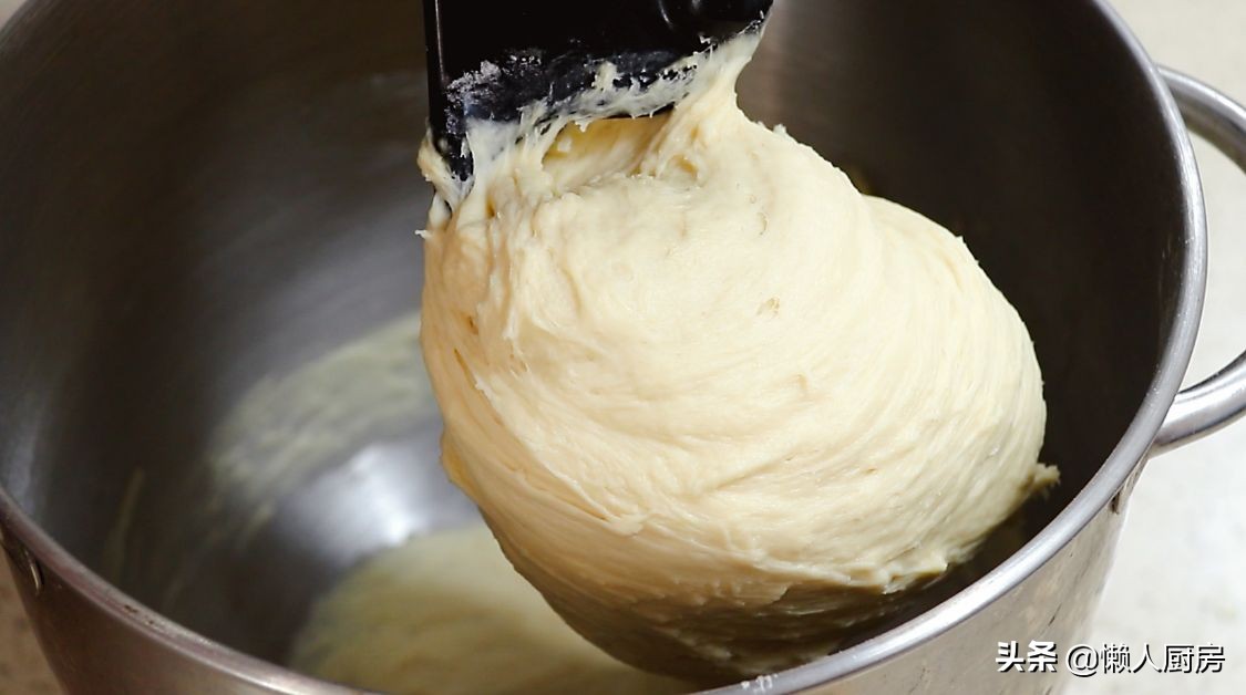 把酸奶包入麵團，瞬間變網紅美食，用手撕著吃，還能拉絲