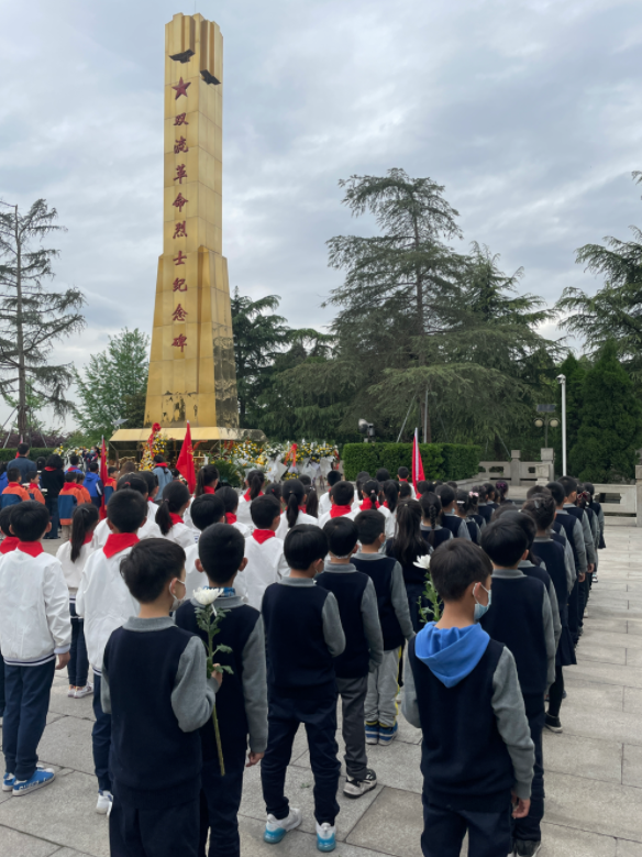 天府新区元音小学少先队清明祭英烈活动