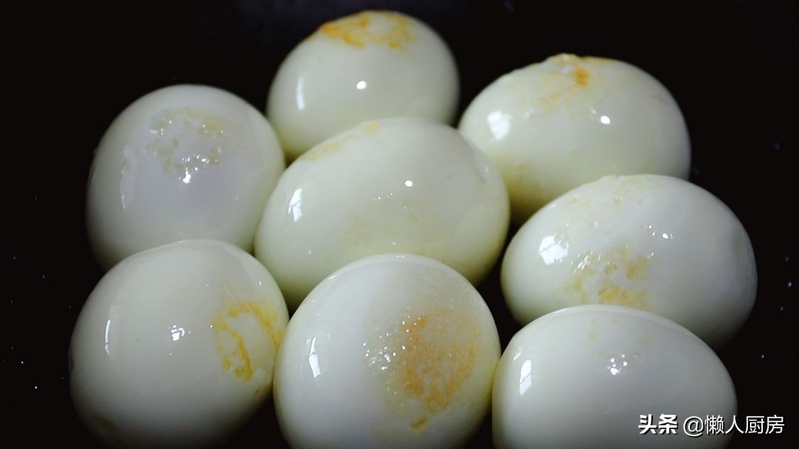 過年吃點不一樣的，用可樂雞翅的做法做雞蛋，酥酥的表皮，超好吃