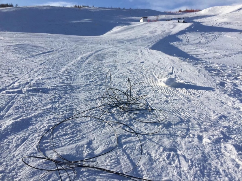 张家口云顶雪场游客被电线绊倒身亡，知情者：类似事件并非首次，死者是大神级雪友