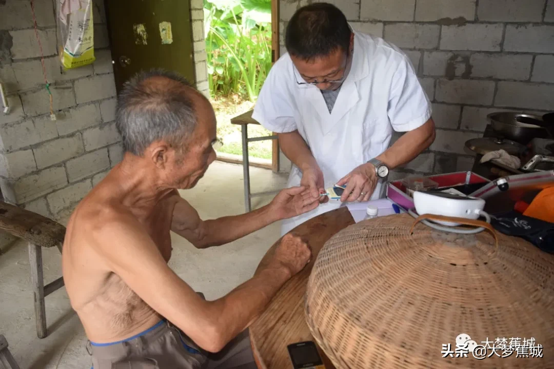 村民“小病不出村”，金涵医疗巡诊点为他们撑起健康保护伞