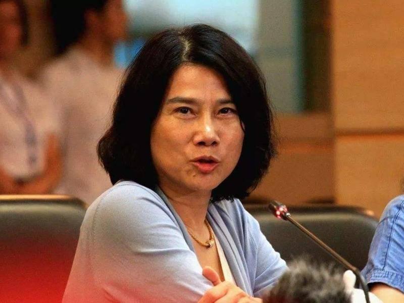 母亲坐拥50亿身家，自己却开一台别克君越，儿子也是开一台本田