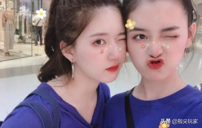 蒋依依主动牵他手，赵露思直夸他帅气，他为何