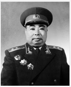 他曾在战场上立下赫赫战功，却对林彪言听计从，后被判刑17年