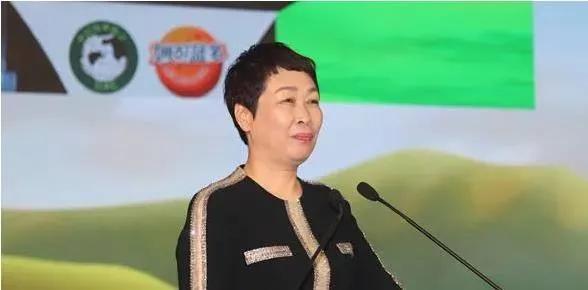 妙可蓝多卖身蒙牛，这位东北大妈赚翻了